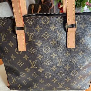 Cabas lv in excellent condition! No tears no cracks